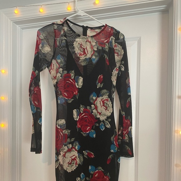 Beautiful dress, one size worn one time - Picture 2 of 3